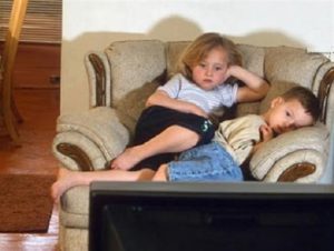 مضرات تماشای تلویزیون در کودکان چیست